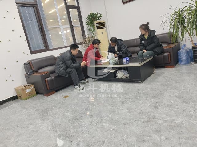 北斗鋰電池回收設(shè)備性能優(yōu)異吸引馬來西亞客戶來訪